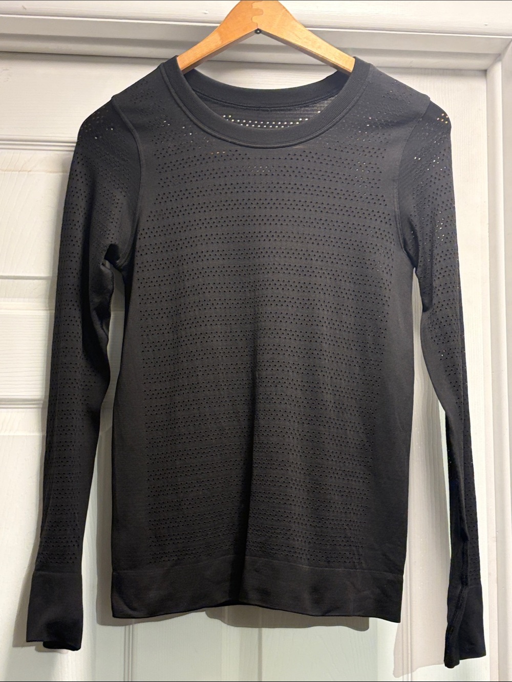 Lululemon Breeze By Long Sleeve *Squad
Black size 4